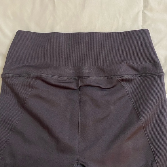 VICTORIA SECRET Leopard / Cheetah Purple Leggings - Picture 6 of 7